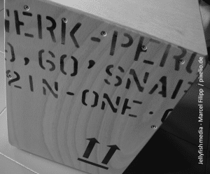 zum Spielen fertiges Cajon