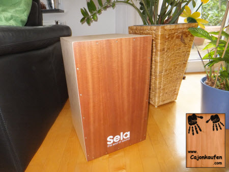 das fertig lackierte Sela- Cajon, selbst gebaut mit dem Cajon Bausatz mit Snare!